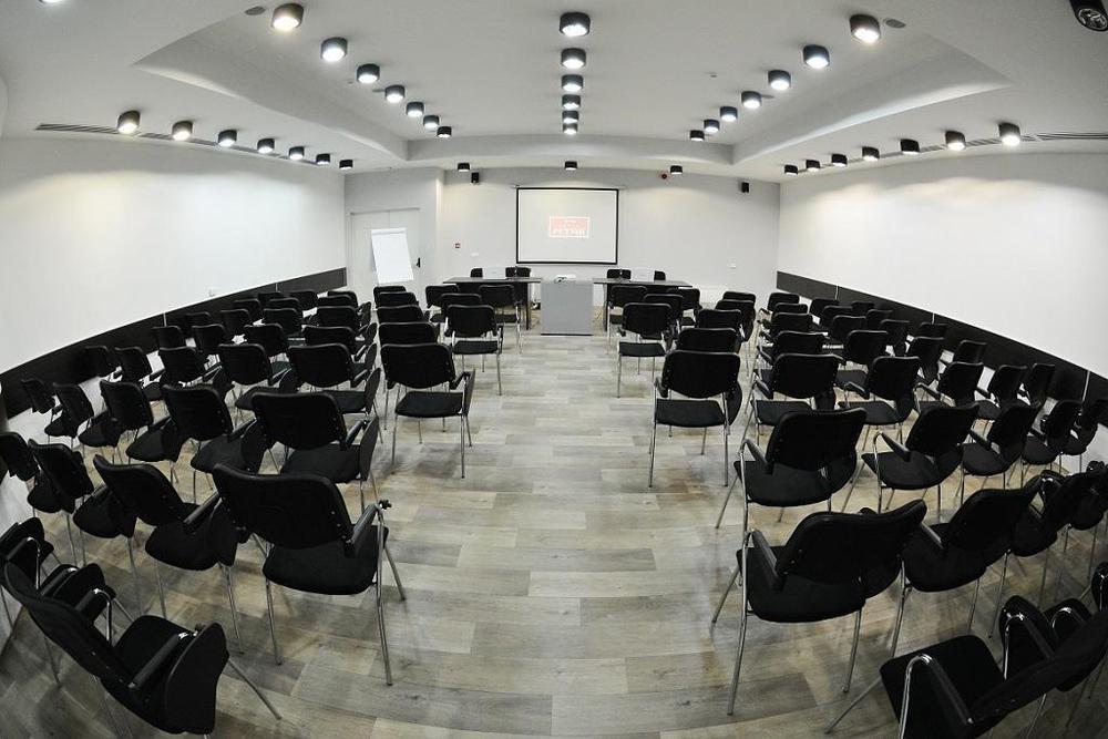 נובי סאד Hotel Putnik מראה חיצוני תמונה