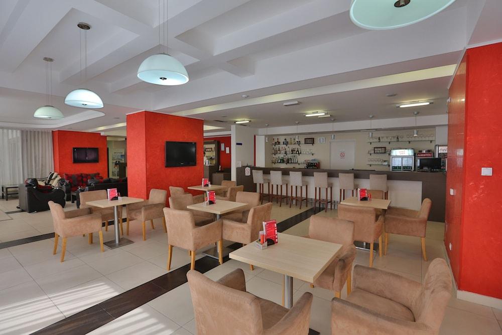 נובי סאד Hotel Putnik מראה חיצוני תמונה