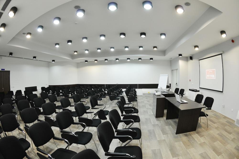 נובי סאד Hotel Putnik מראה חיצוני תמונה