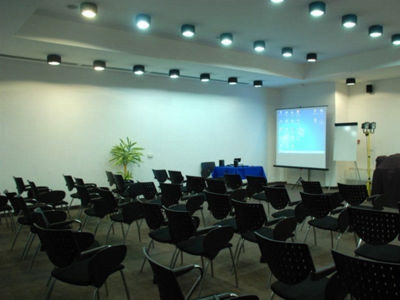 נובי סאד Hotel Putnik מראה חיצוני תמונה