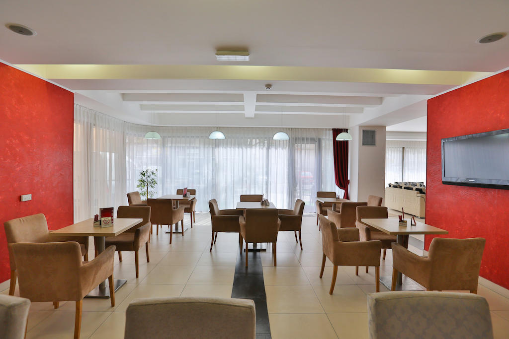 נובי סאד Hotel Putnik מראה חיצוני תמונה
