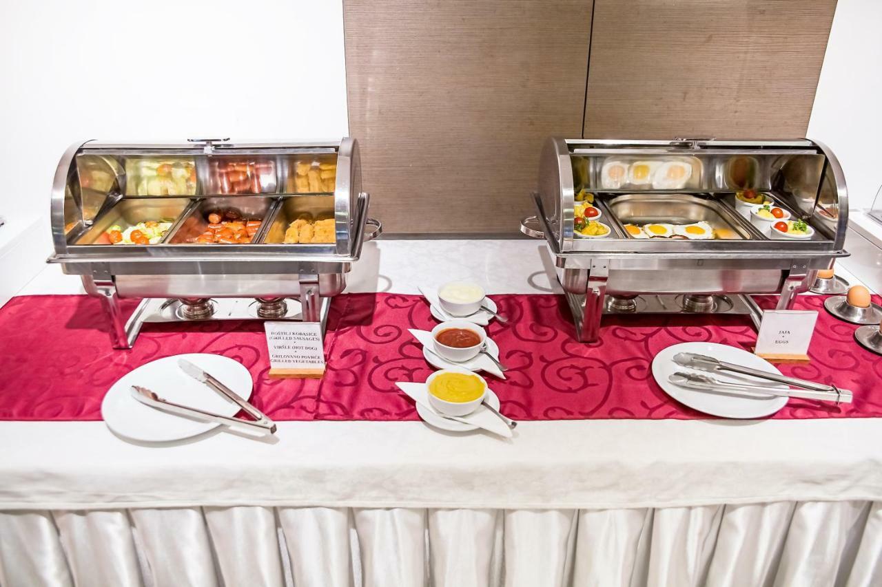 נובי סאד Hotel Putnik מראה חיצוני תמונה