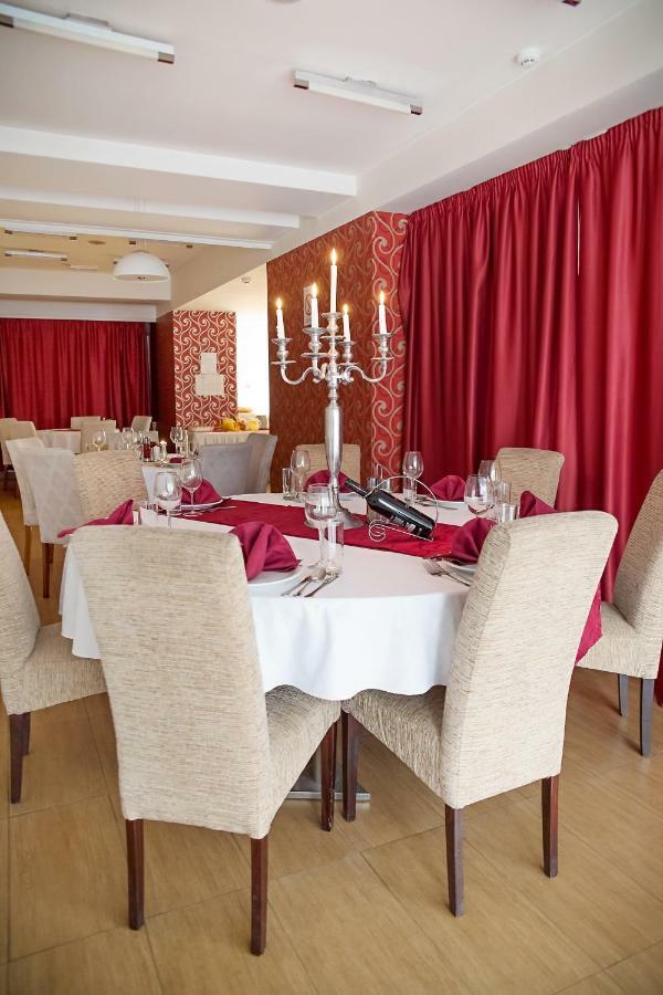 נובי סאד Hotel Putnik מראה חיצוני תמונה