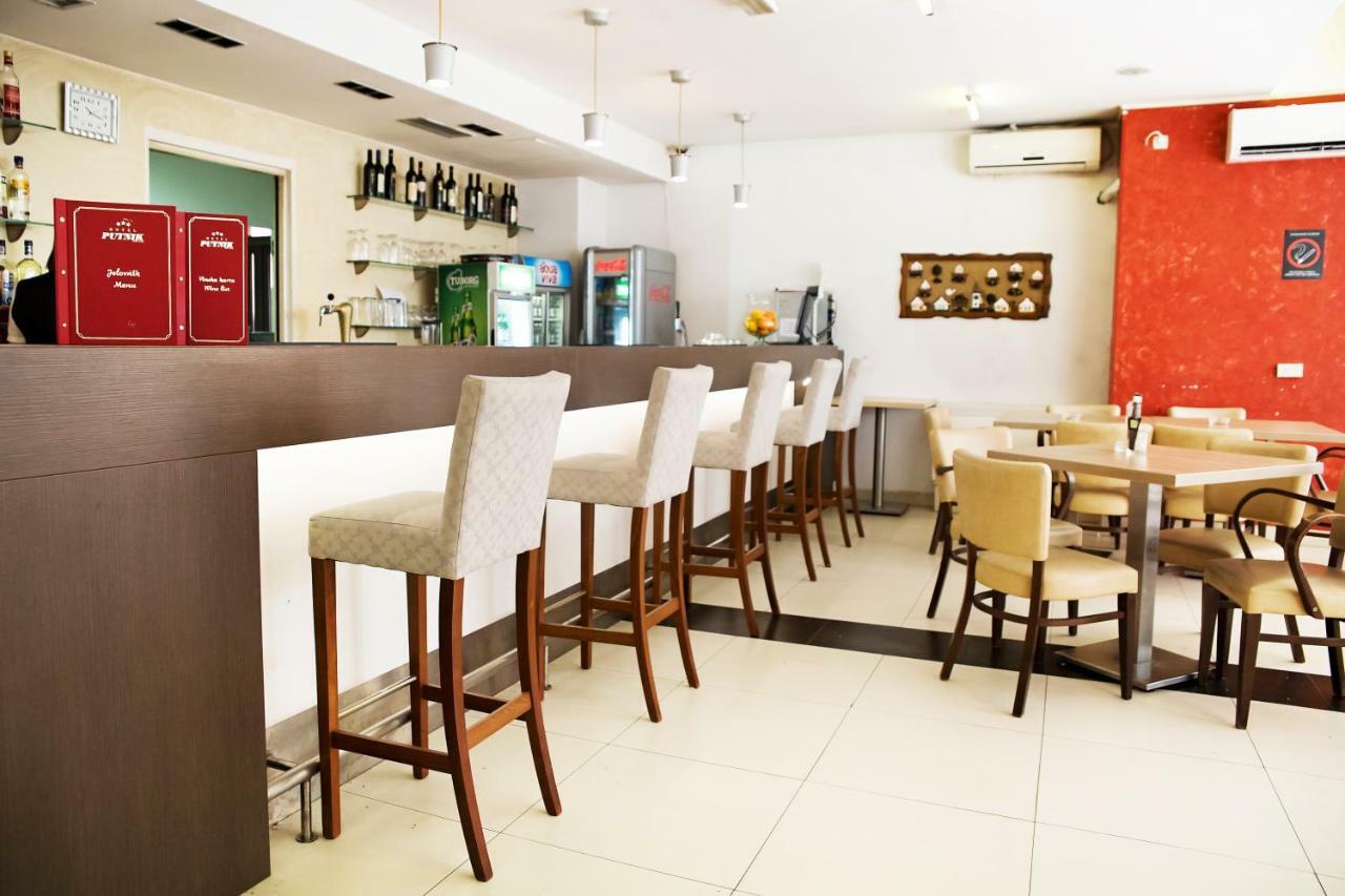 נובי סאד Hotel Putnik מראה חיצוני תמונה