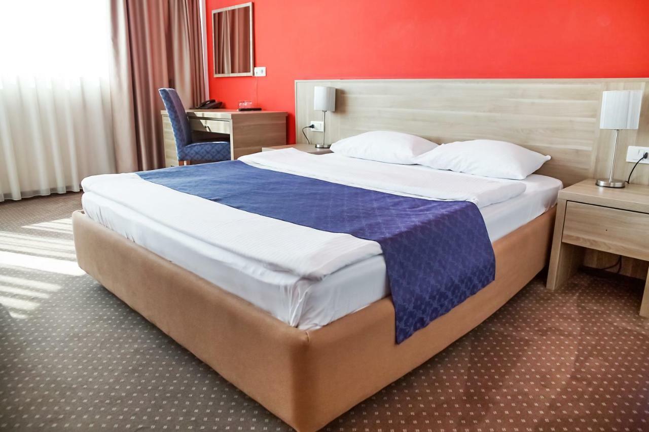 נובי סאד Hotel Putnik מראה חיצוני תמונה