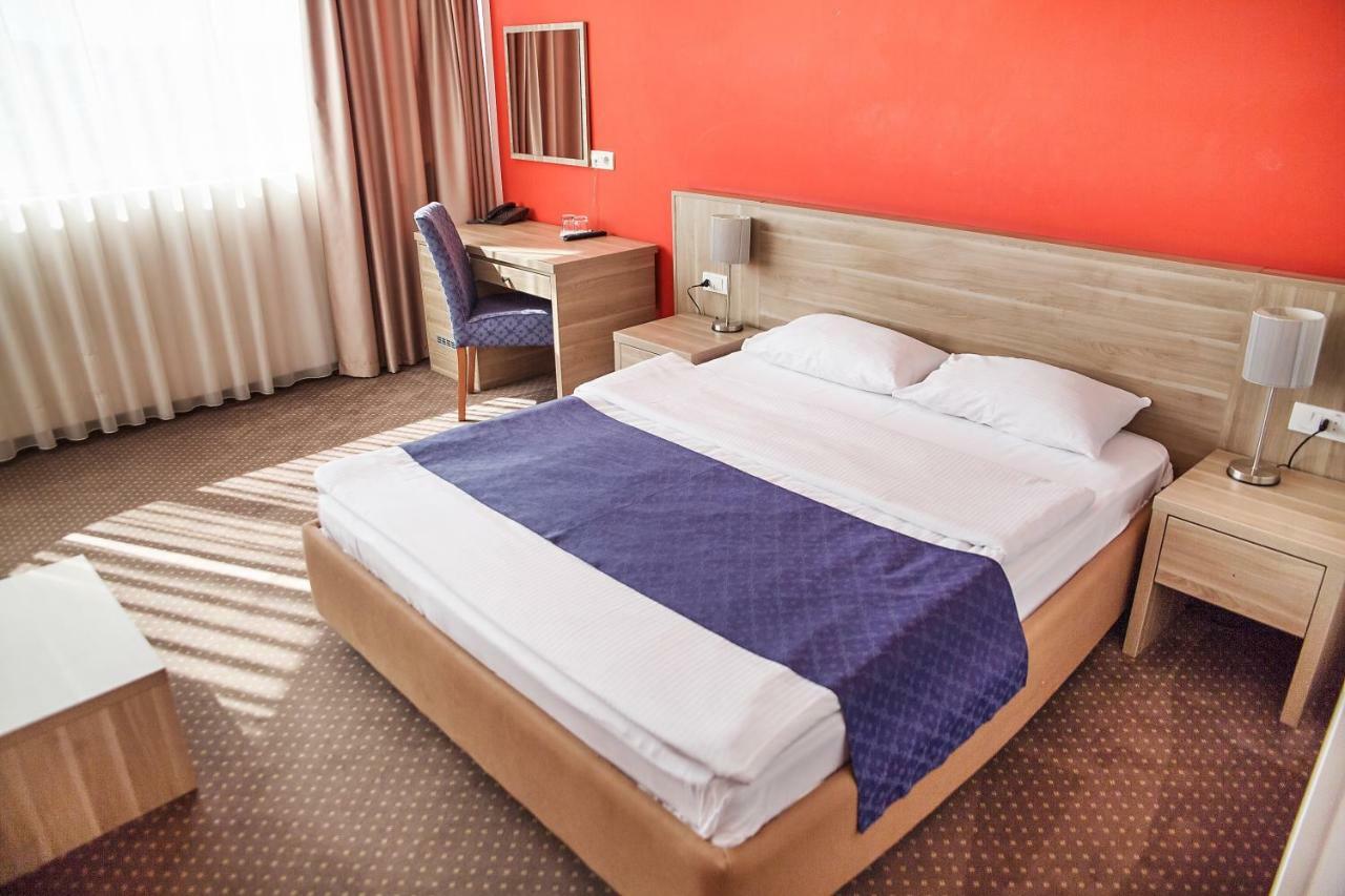 נובי סאד Hotel Putnik מראה חיצוני תמונה